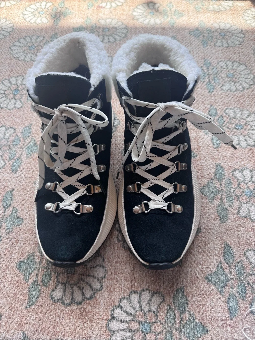 Sorel Black Out ‘N About III Conquest waterproof Lace-Up Women's Winter Boots 9